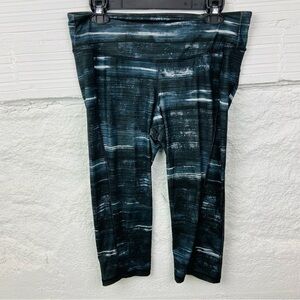 Old navy Striped Black and White capri athletic Leggings size XL